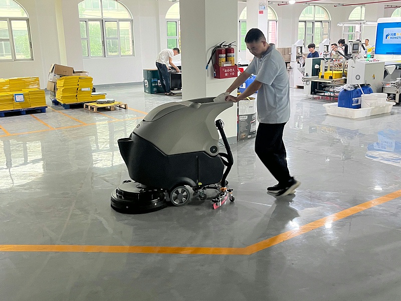 工廠使用手推式洗地機
