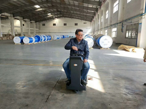 全自動(dòng)洗地機(jī)