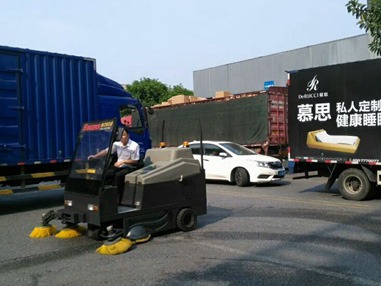 美高掃地車進駐慕思集團，從此坐著掃地