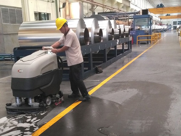 包裝材料廠也使用美高全自動(dòng)洗地機(jī)了