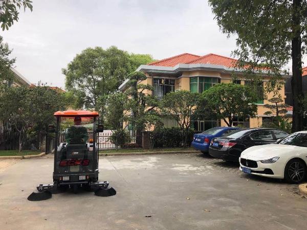 物業(yè)小區(qū)使用電動(dòng)掃地車清潔節(jié)省人工