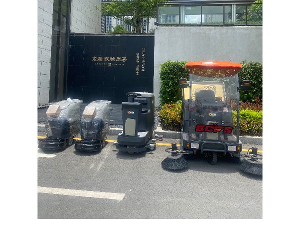 電動(dòng)掃地車 電動(dòng)掃地車