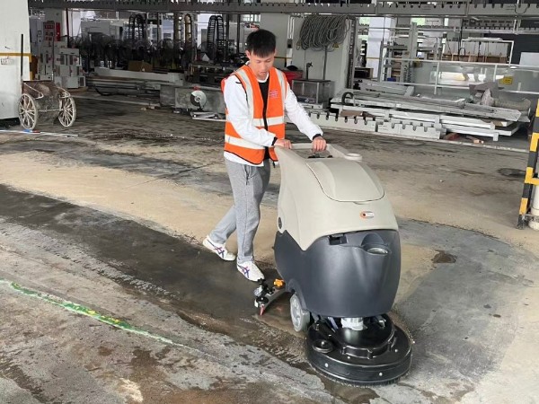 工地地面清潔使用手推式洗地機(jī)