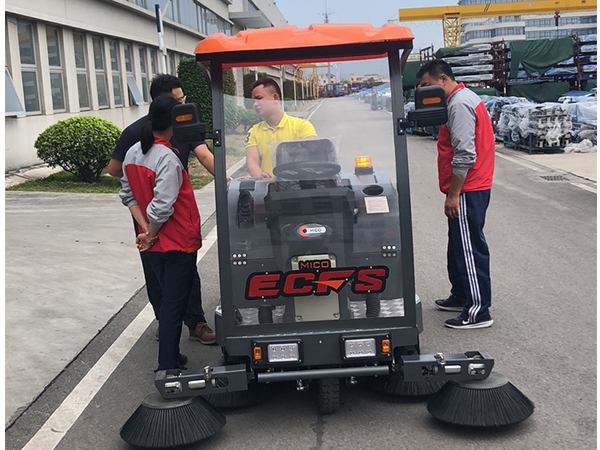 美高電動掃地車