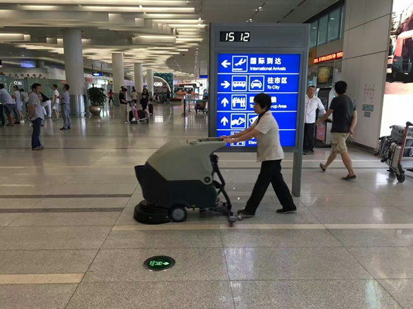 杭州蕭山國際機(jī)場：始終都在使用MICO美高手推式洗地機(jī)