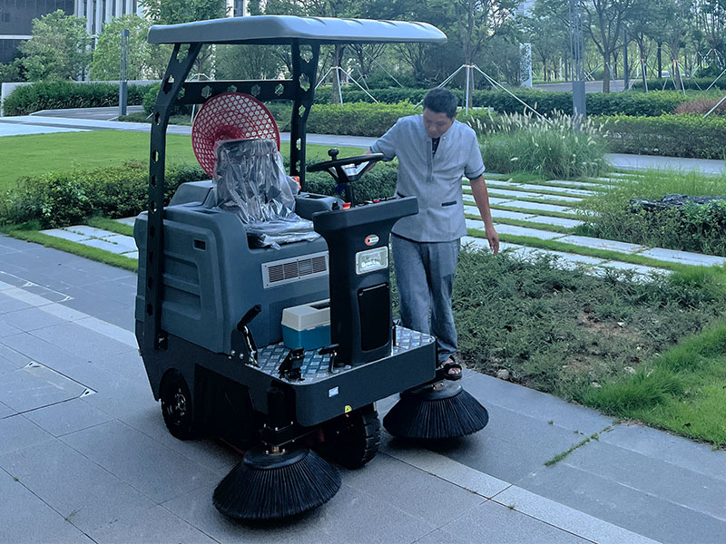 高效清掃，便捷維護：美高電動掃地車的優(yōu)越性能