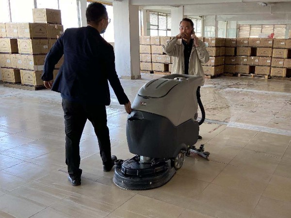 手推式洗地機(jī)