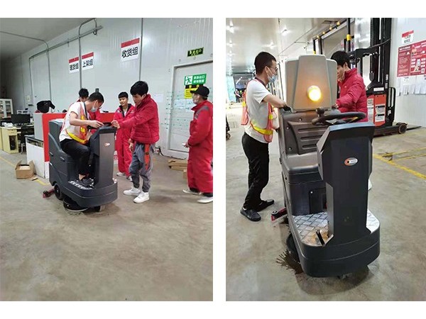 京東廣州生鮮倉(cāng)庫(kù)清潔在用MICO美高迷你式洗地機(jī)
