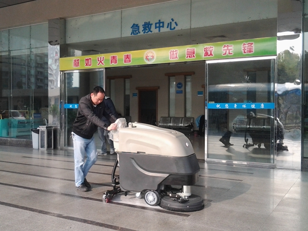 圣心醫(yī)院使用美高全自動(dòng)洗地機(jī)