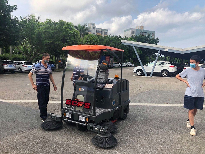工業(yè)電動(dòng)掃地車？