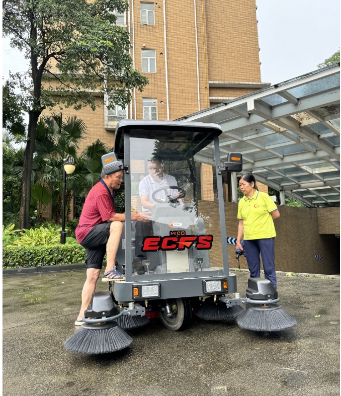 物業(yè)掃地車