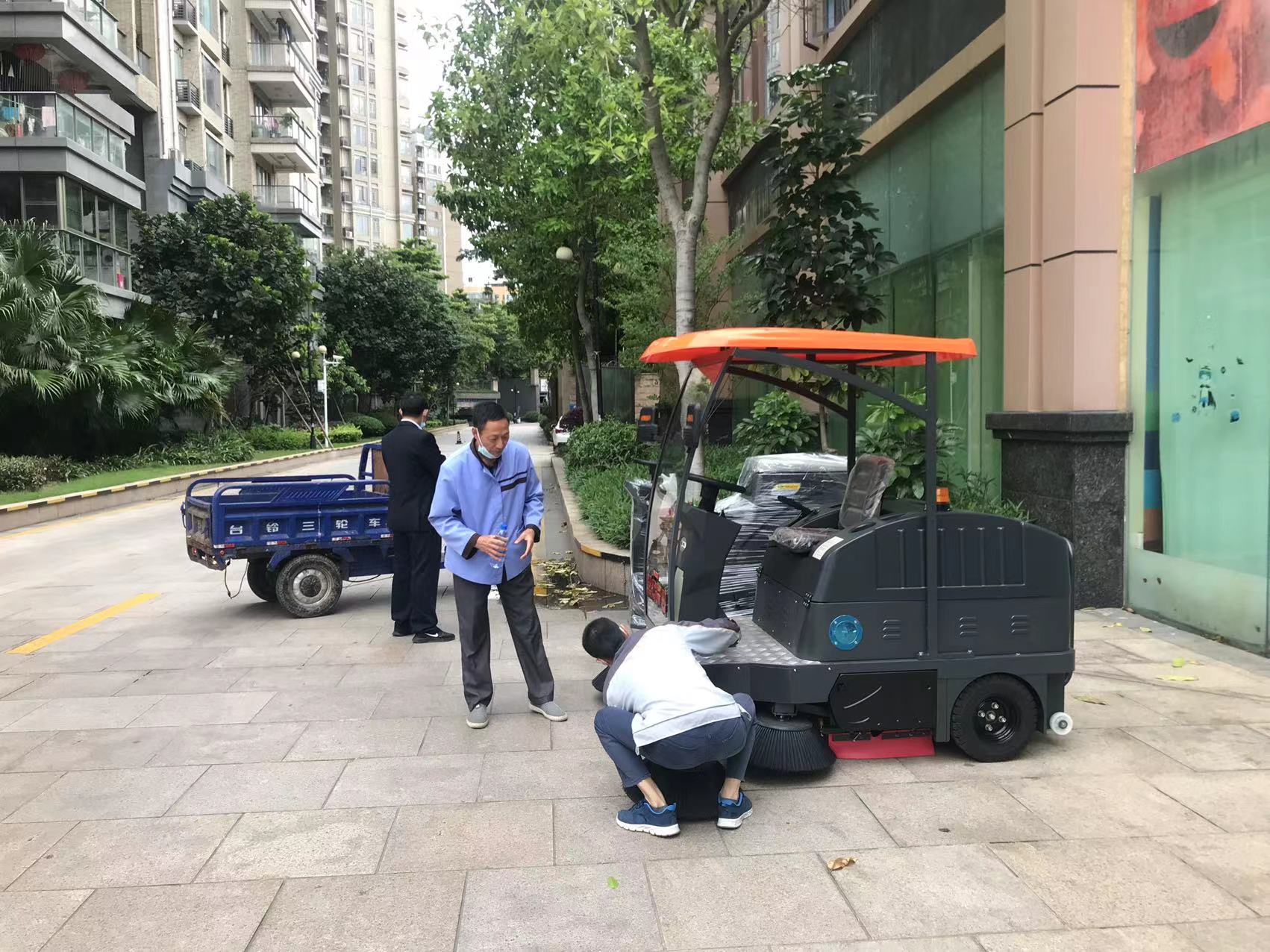 工業(yè)掃地車(chē)為何備受物業(yè)公司青睞？