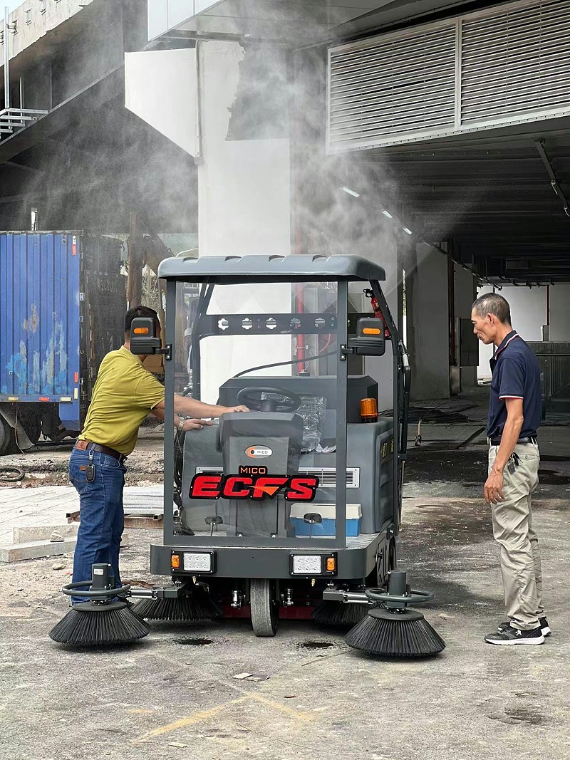 電動多功能掃地車