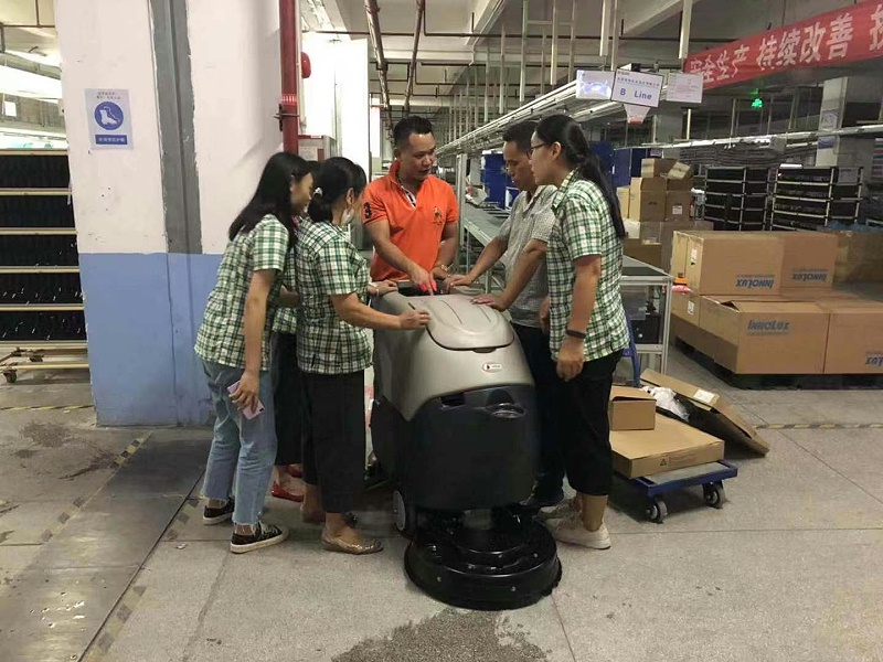 手推式洗地機