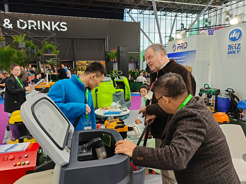 美高洗地機荷蘭展會3