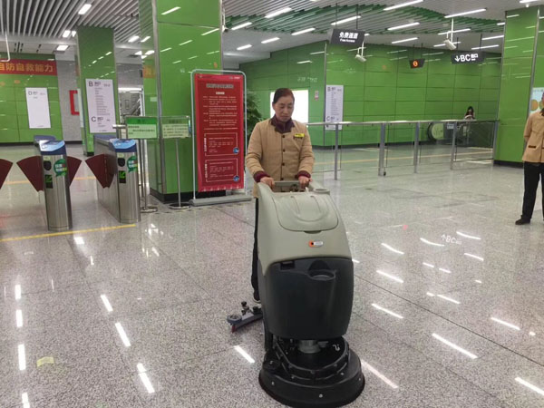 美高手推式洗地機進駐東莞地鐵2號線啦！